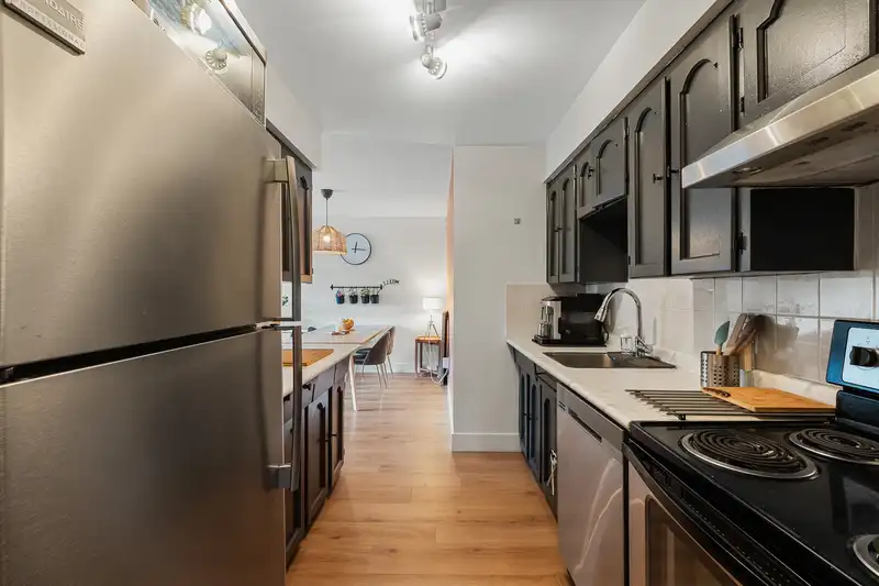 105 175 E 5TH STREET - photo 4 of 18