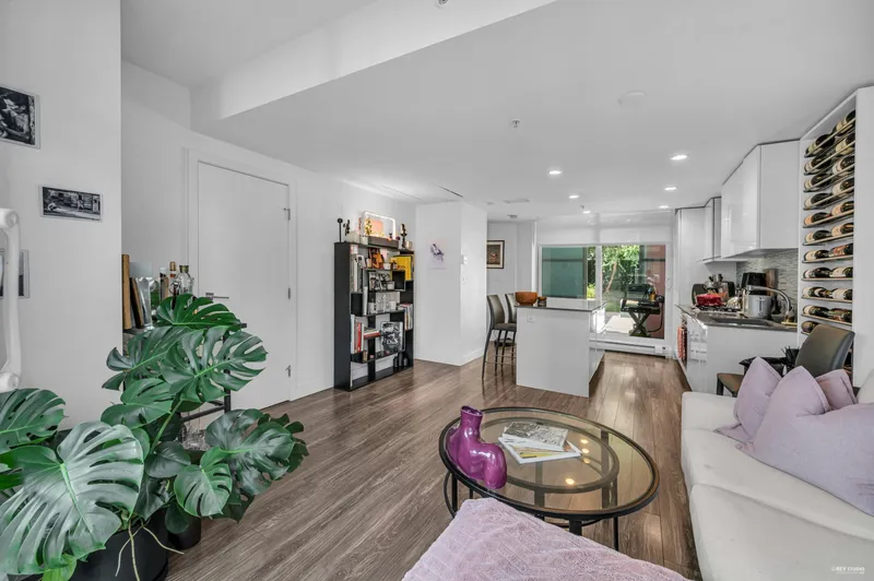 513 1283 HOWE STREET - photo 4 of 25