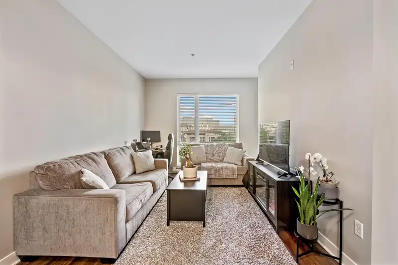 411 13321 102A AVENUE - photo 4 of 14
