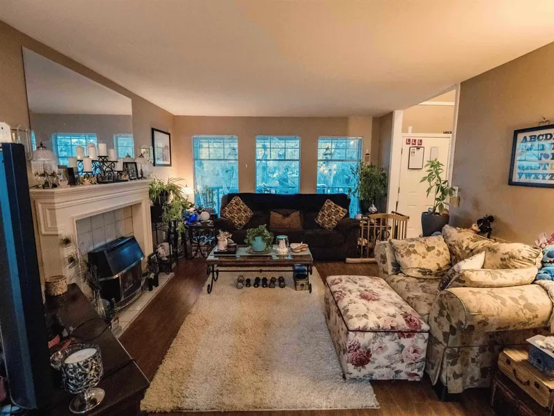 18961 60B AVENUE - photo 2 of 11