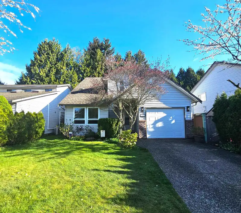 15429 90 AVENUE - photo 2 of 29
