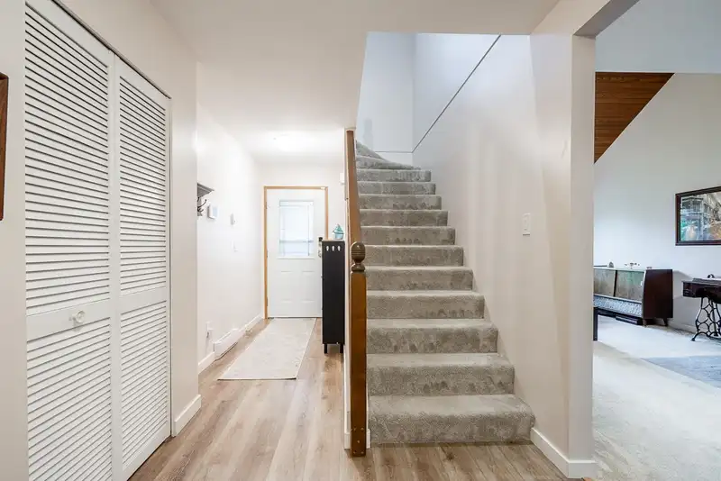 15429 90 AVENUE - photo 3 of 29