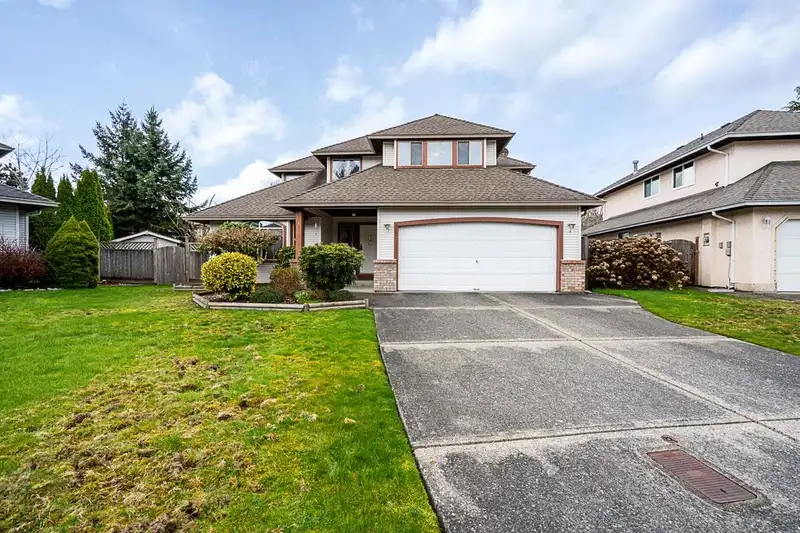 16156 94A AVENUE - photo 2 of 30