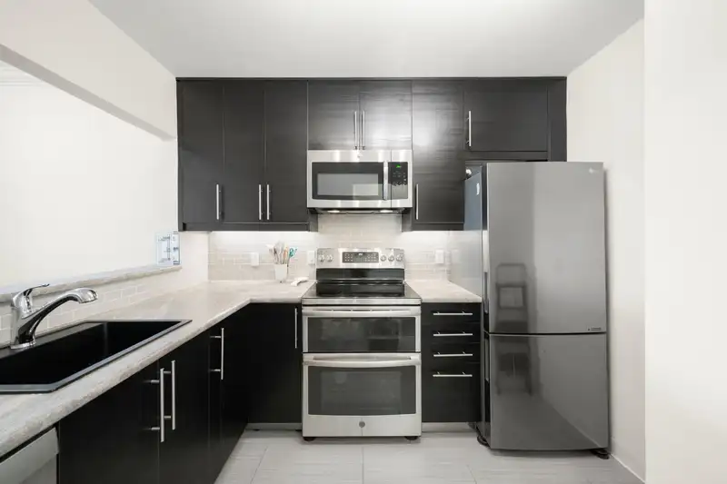 317 630 ROCHE POINT DRIVE - photo 4 of 16