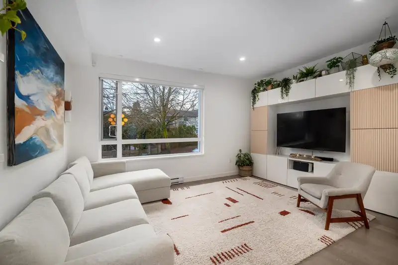 104 321 E 16TH AVENUE - photo 2 of 37