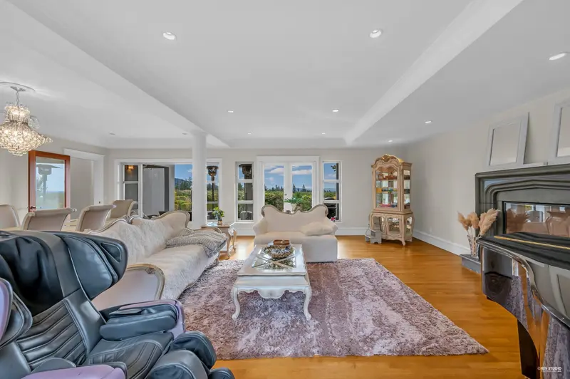 715 KING GEORGES WAY - photo 4 of 25