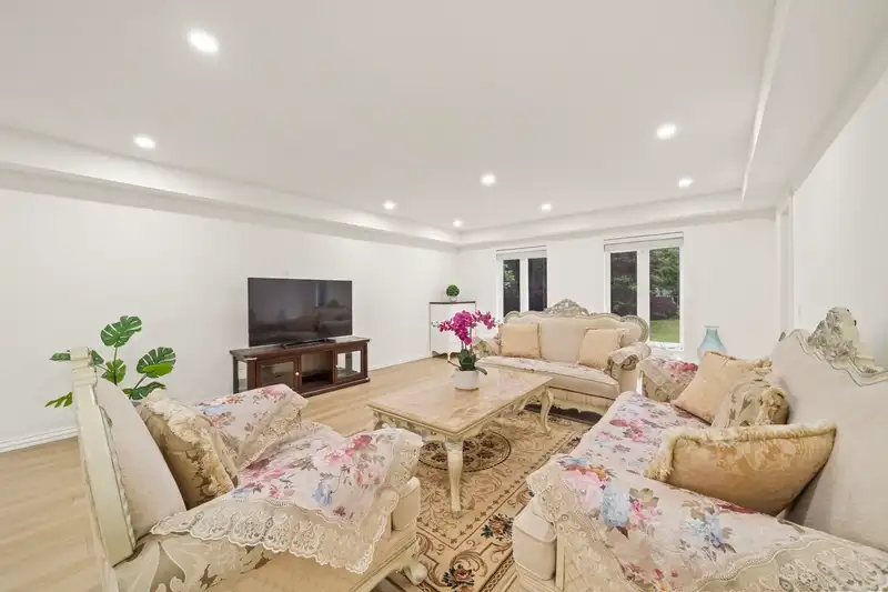 14389 26 AVENUE - photo 4 of 40