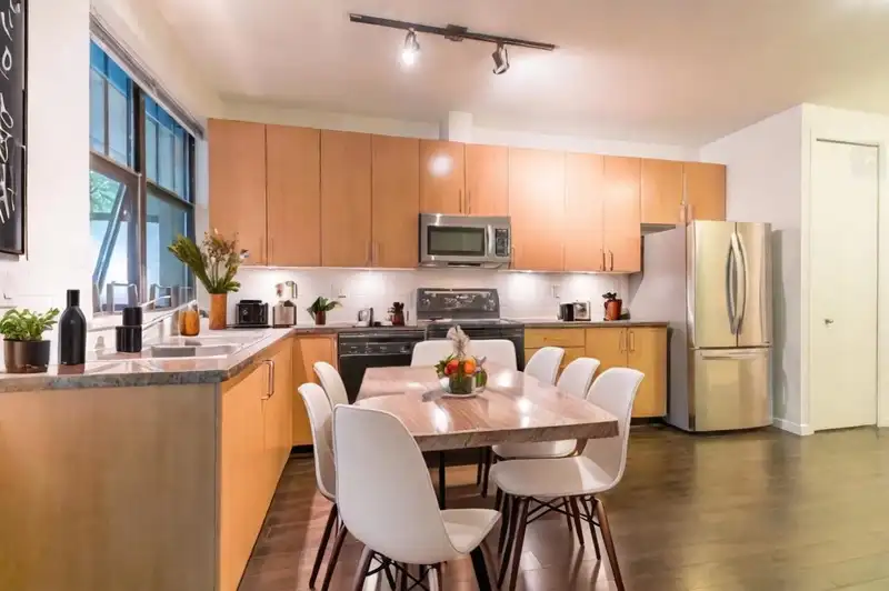 101 2065 W 12TH AVENUE - photo 3 of 18