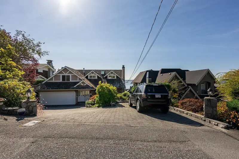 2316 NELSON AVENUE - photo 4 of 40