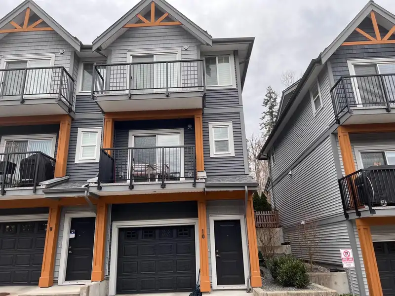 10 22810 113 AVENUE - photo 1 of 9