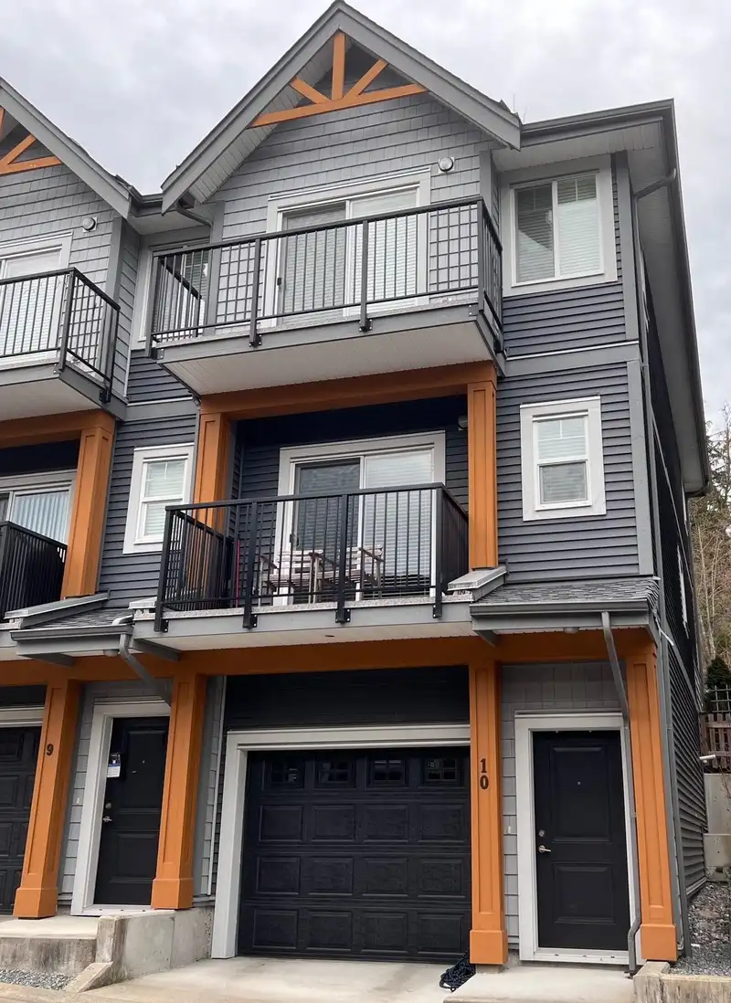 10 22810 113 AVENUE - photo 2 of 9