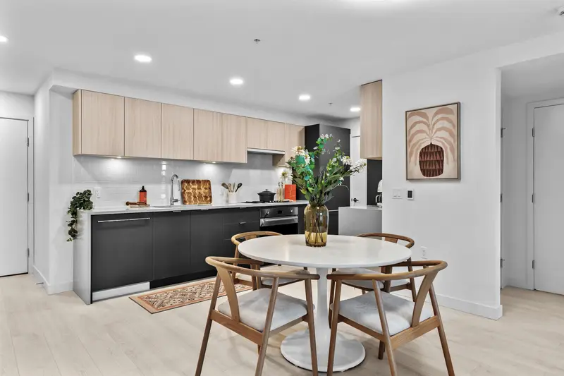 303 2419 GRANT STREET - photo 2 of 25