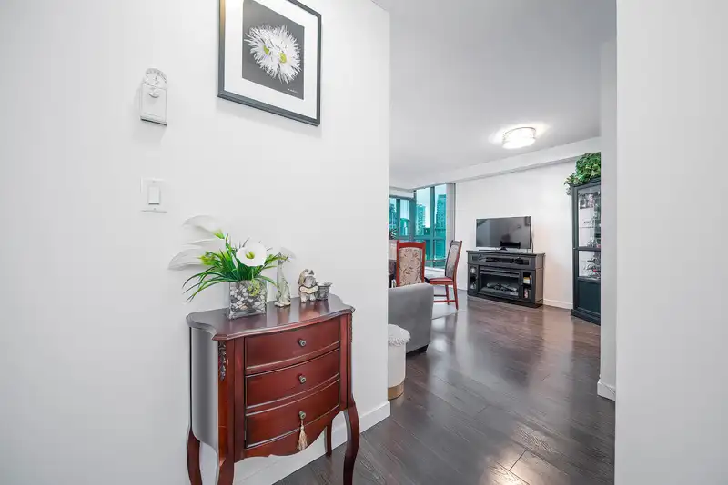 2303 1188 HOWE STREET - photo 3 of 23