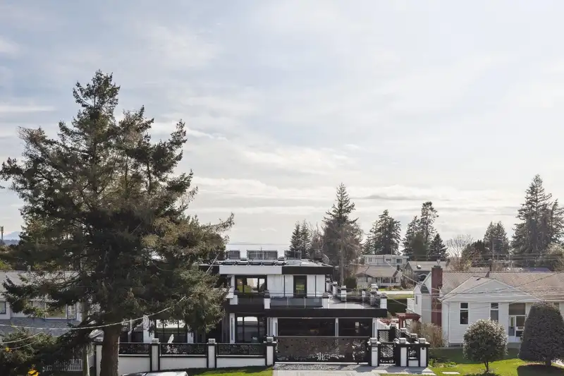 15459 SEMIAHMOO AVENUE - photo 4 of 30
