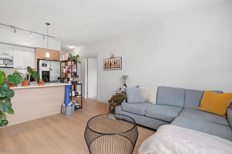 304 2214 KELLY AVENUE - photo 4 of 25