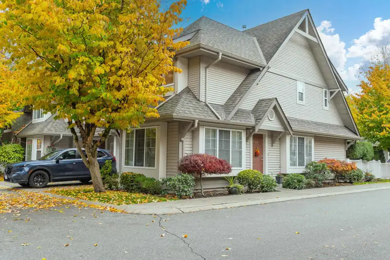 60 23085 118 AVENUE - photo 1 of 30