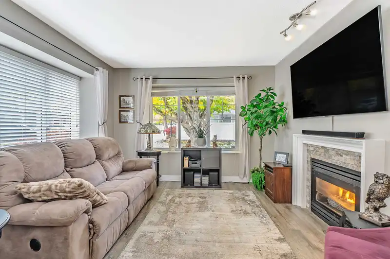 60 23085 118 AVENUE - photo 2 of 30