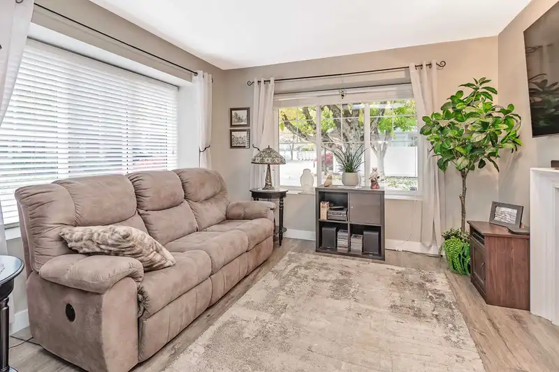 60 23085 118 AVENUE - photo 3 of 30