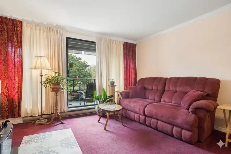 120 9300 GLENACRES DRIVE - photo 4 of 29