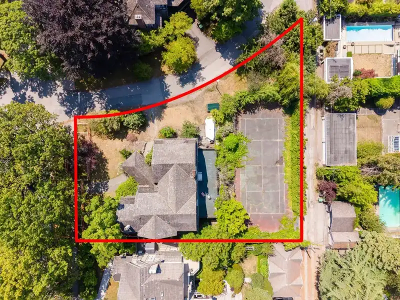 4987 CONNAUGHT DRIVE - photo 1 of 9
