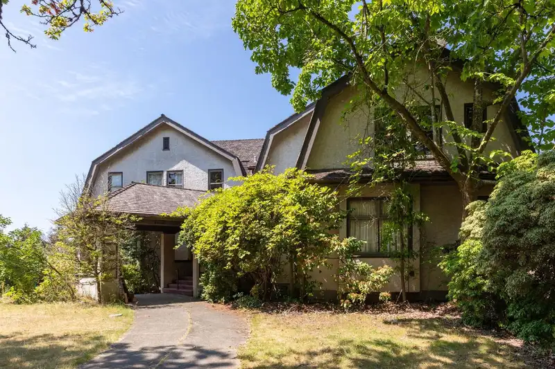 4987 CONNAUGHT DRIVE - photo 2 of 9
