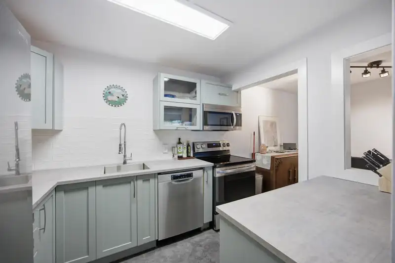 206 1555 FIR STREET - photo 4 of 25
