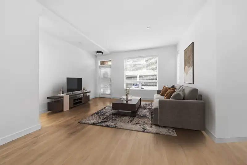 601 3021 ST GEORGE STREET - photo 2 of 11
