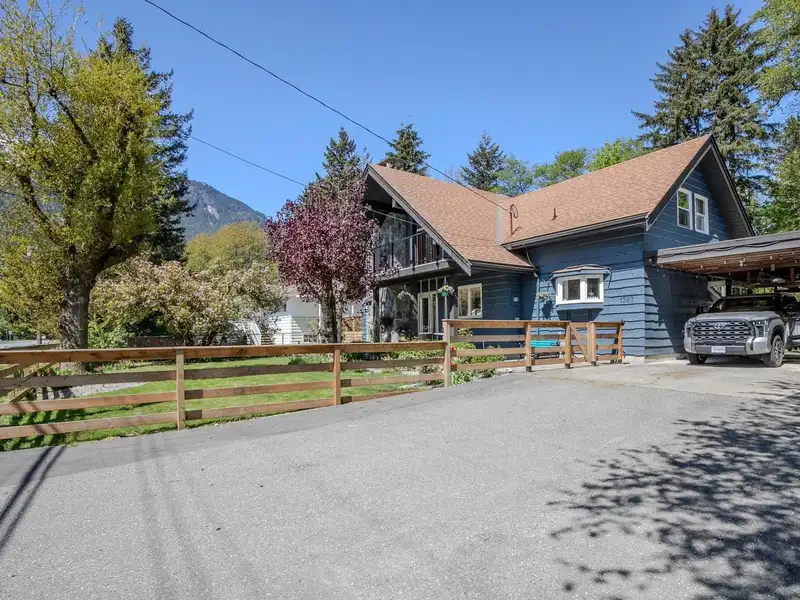 1387 JUDD ROAD - photo 2 of 36