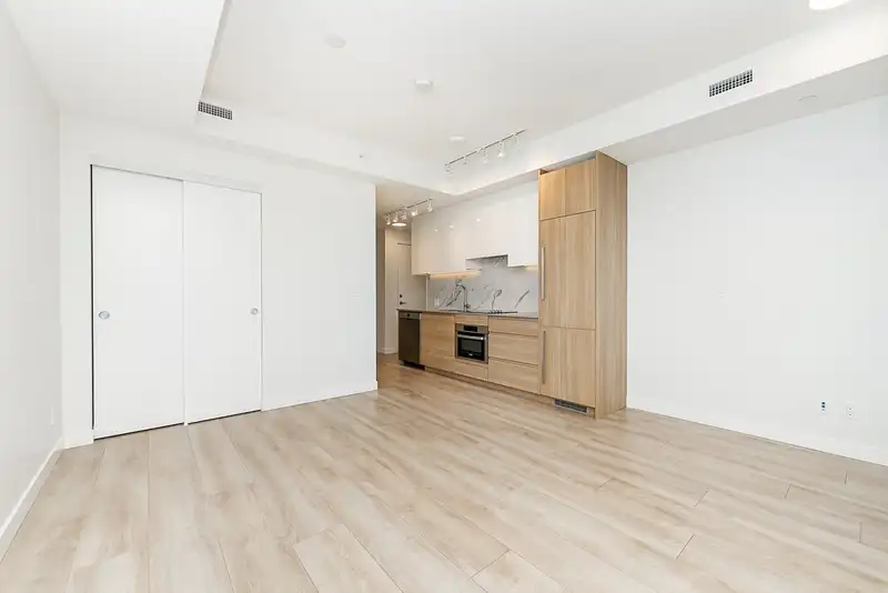 1007 10626 CITY PARKWAY - photo 2 of 30