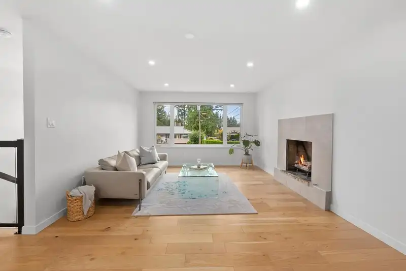 2996 PLYMOUTH DRIVE - photo 4 of 38