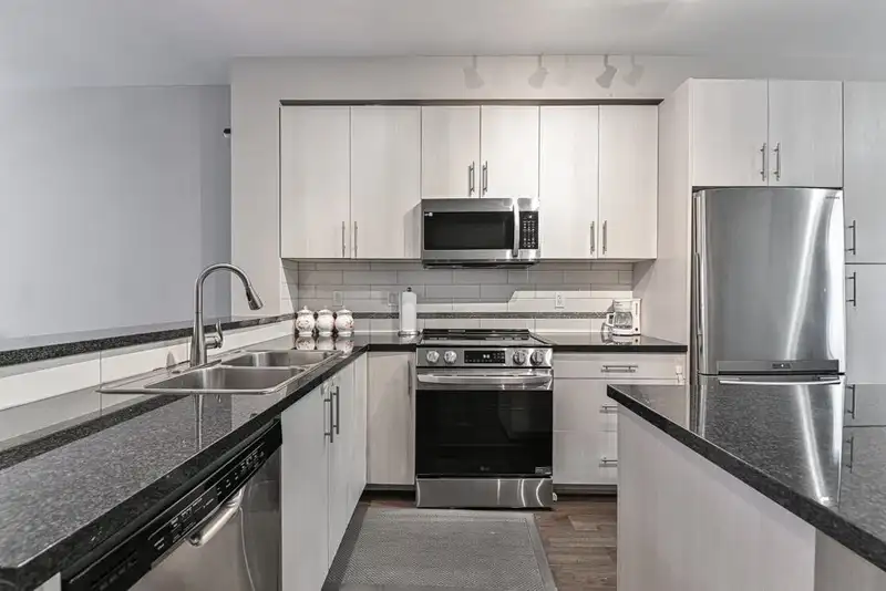 61 6123 138 STREET - photo 2 of 31