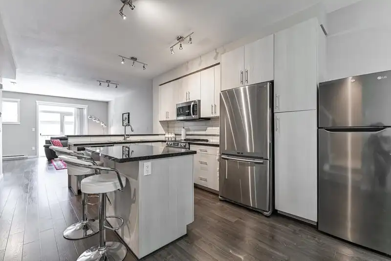 61 6123 138 STREET - photo 3 of 31