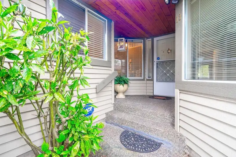 13 8921 117A STREET - photo 2 of 24