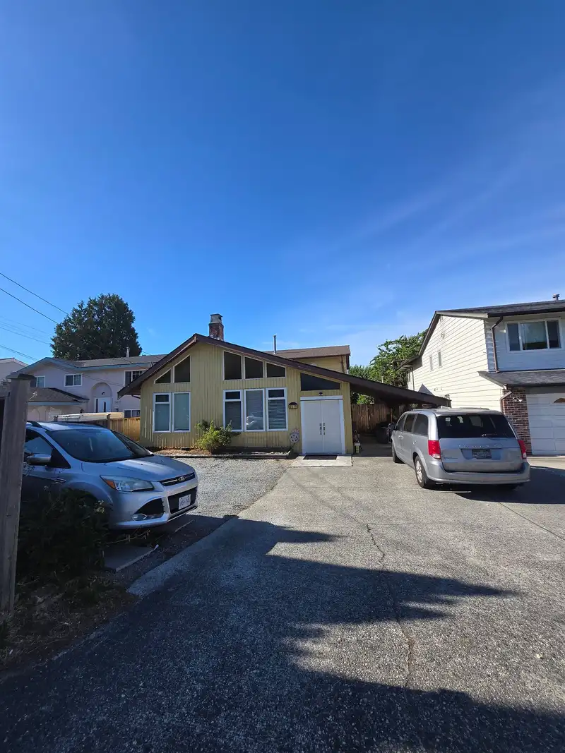 4371 STEVESTON HIGHWAY - photo 2 of 5
