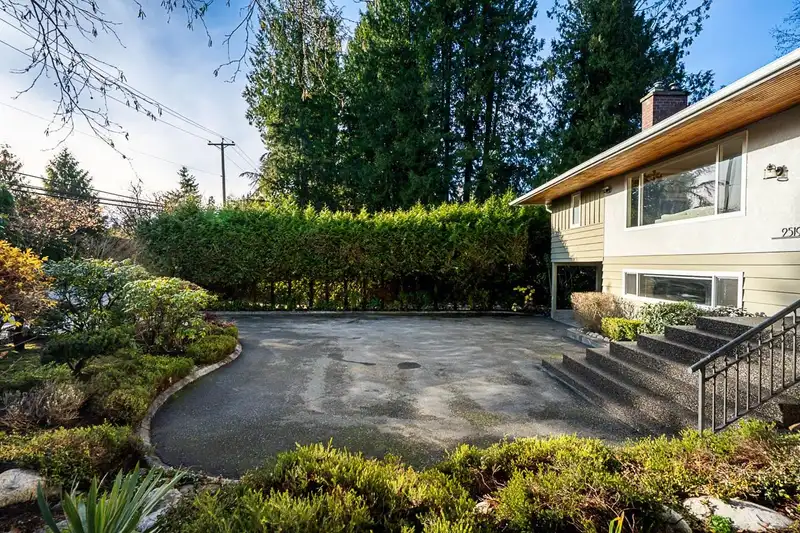 2519 EAST ROAD - photo 4 of 38