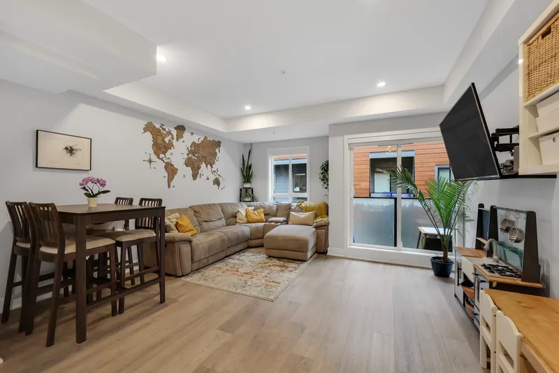 202 37842 THIRD AVENUE - photo 3 of 25