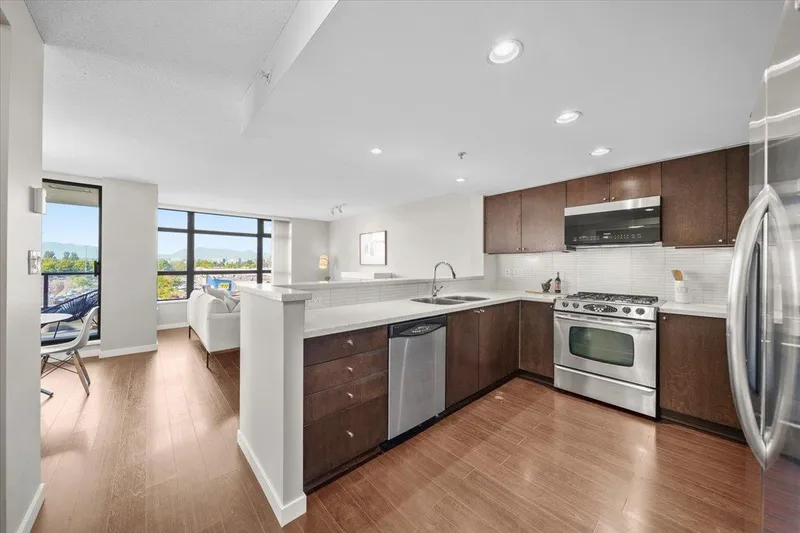 602 8120 LANSDOWNE ROAD - photo 4 of 25