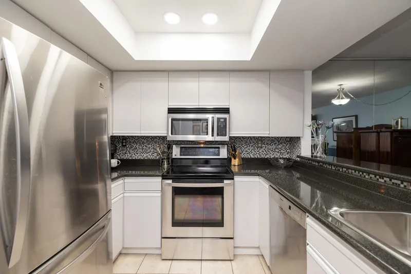 146 1440 GARDEN PLACE - photo 3 of 25