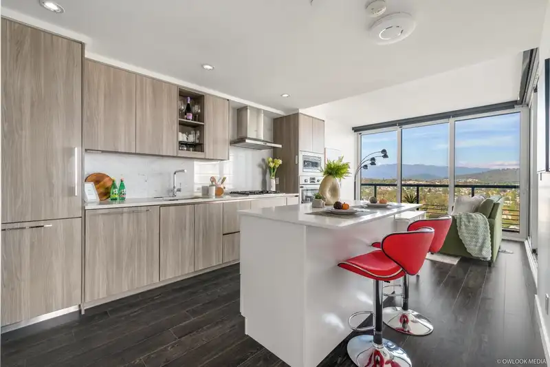 2809 4720 LOUGHEED HIGHWAY - photo 2 of 24