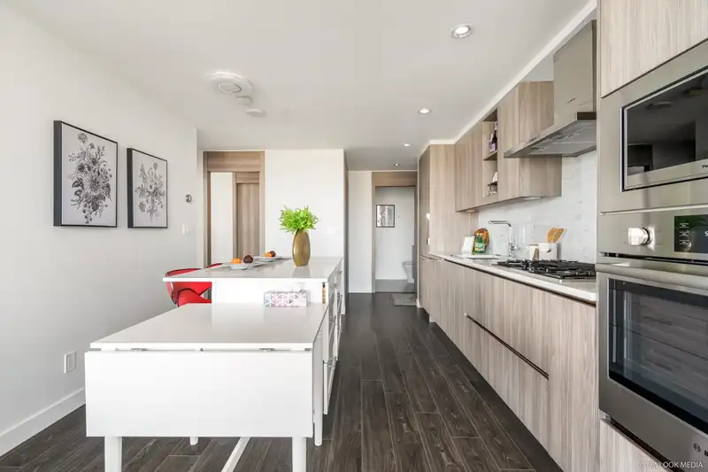 2809 4720 LOUGHEED HIGHWAY - photo 3 of 24