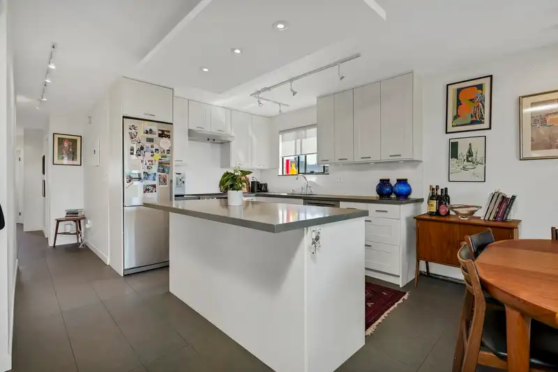 902 1165 BURNABY STREET - photo 4 of 37