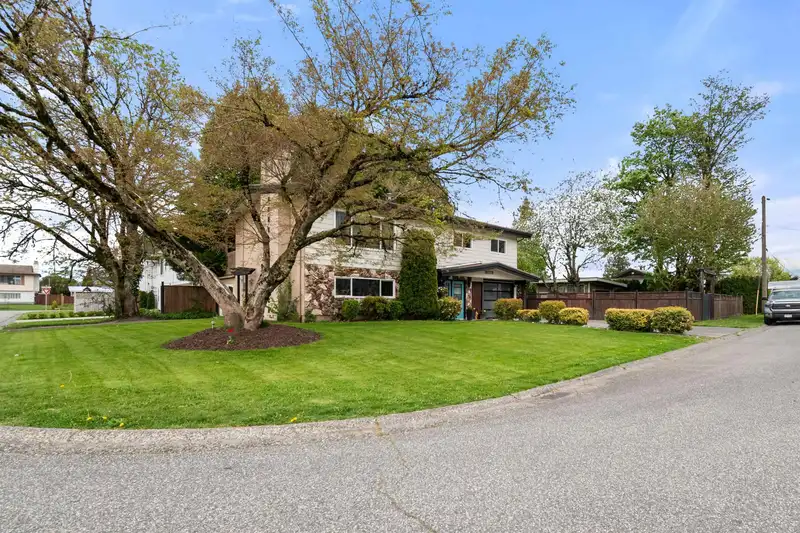 10218 OVAL DRIVE - photo 1 of 40