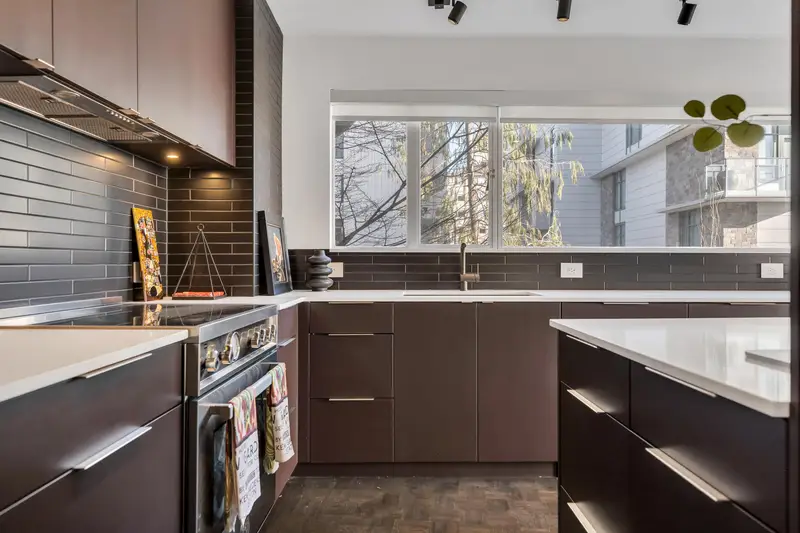 101 2135 ARGYLE AVENUE - photo 1 of 25