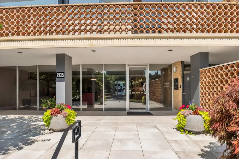 101 2135 ARGYLE AVENUE - photo 3 of 25