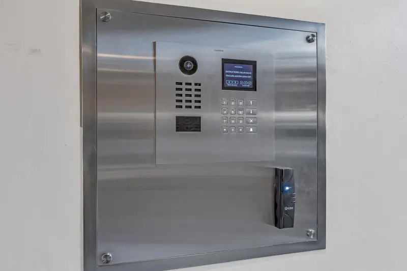 101 2135 ARGYLE AVENUE - photo 4 of 25