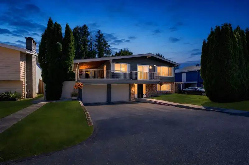 10834 84 AVENUE - photo 1 of 40
