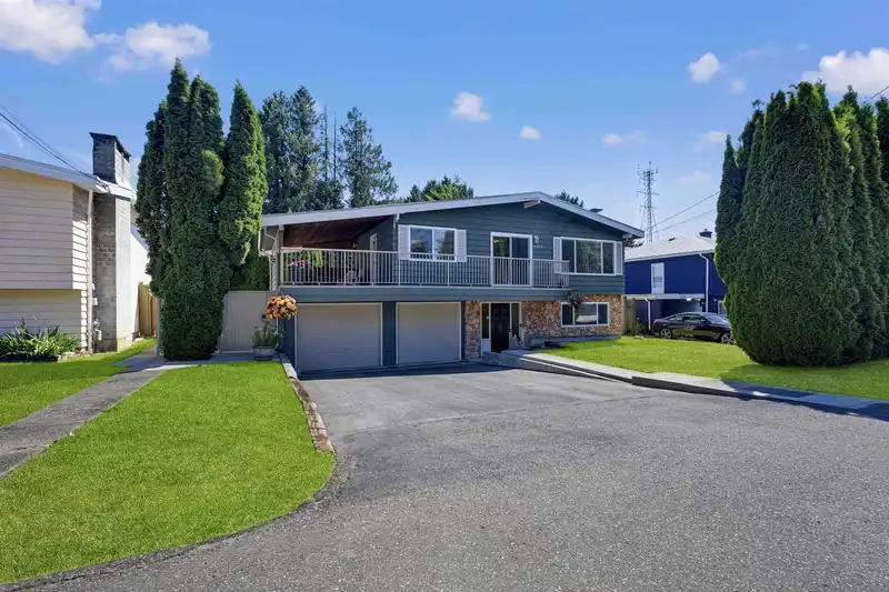 10834 84 AVENUE - photo 2 of 40