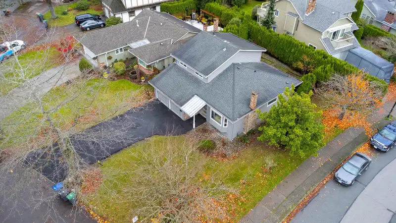 14893 SOUTHMERE COURT - photo 4 of 40
