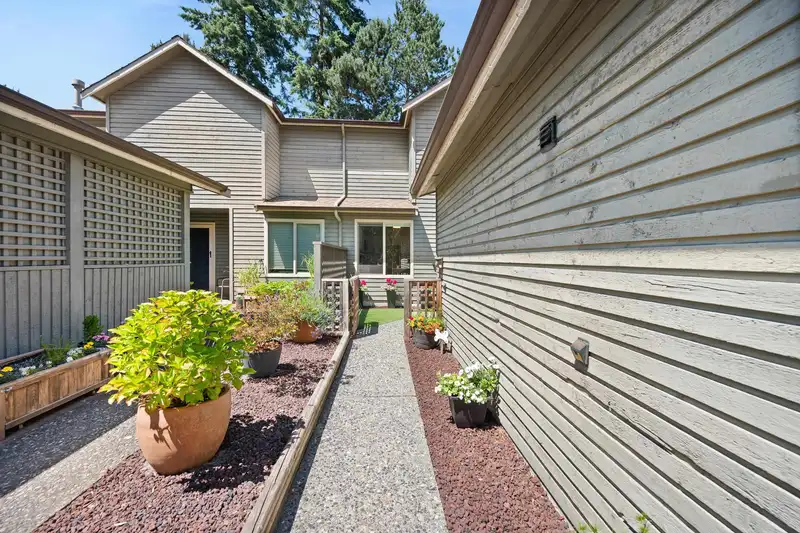 1774 LILAC DRIVE - photo 2 of 40