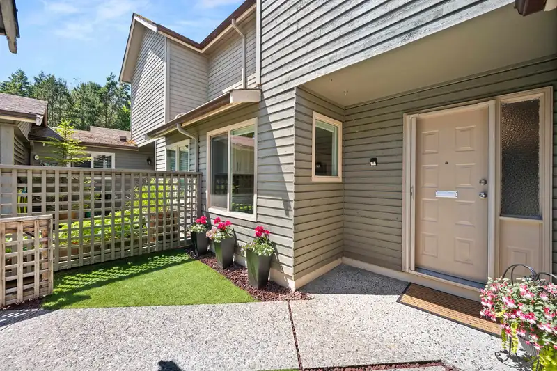 1774 LILAC DRIVE - photo 4 of 40